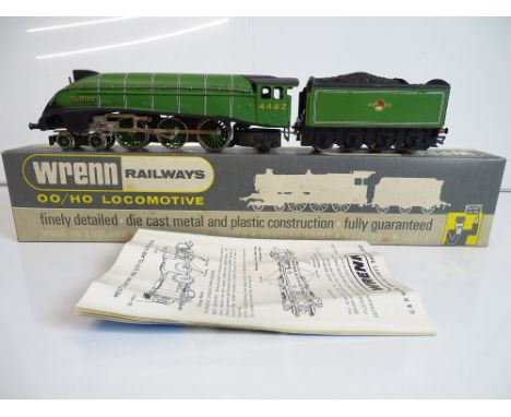 OO SCALE MODEL RAILWAYS: A WRENN W2209 Class A4 steam locomotive in LNER green livery 'Golden Eagle' - G in G/VG box