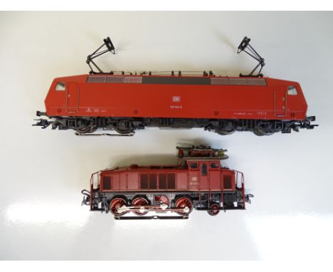 HO SCALE MODEL RAILWAYS: A pair of MARKLIN German Outline electric locomotives - G/VG (unboxed) (2)