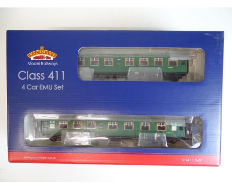 OO SCALE MODEL RAILWAYS: A BACHMANN 31-425A 4CEP EMU in Southern Region green livery - VG/E in VG box