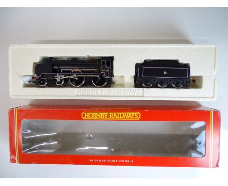 OO SCALE MODEL RAILWAYS: A HORNBY R2039 Schools Class steam locomotive in BR black livery 'Cheltenham' - VG in G/VG box