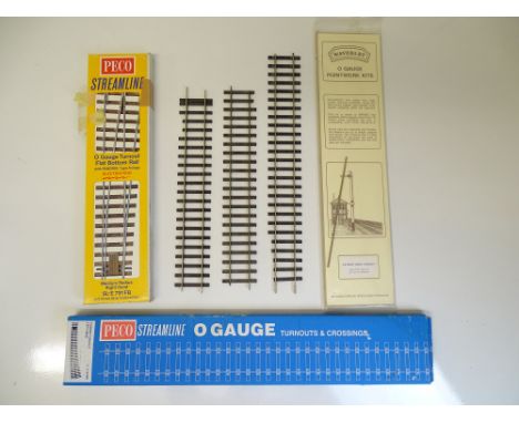 O SCALE MODEL RAILWAYS: A small quantity of O SCALE track to include two PECO streamline points and a Waverley pointwork kit 