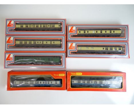 OO SCALE MODEL RAILWAYS: A mixed of Mark 1 and Mark 2 coaches by LIMA and TRI-ANG HORNBY - G in F/G boxes (7)