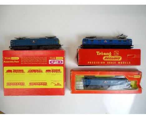 OO SCALE MODEL RAILWAYS: A group of Class EM2 electric locos by TRI-ANG / HORNBY in various liveries - F/G in F/G boxes (3)