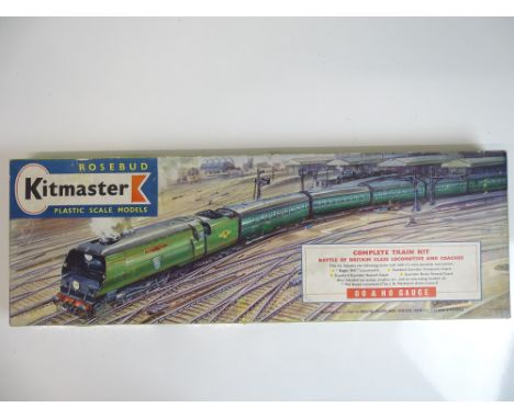OO SCALE MODEL RAILWAYS: A rare KITMASTER complete train kit comprising Battle of Britain loco and 3 coach kits all boxed in 