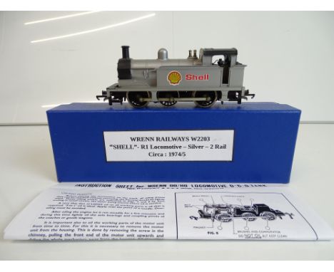 OO SCALE MODEL RAILWAYS: A WRENN W2203 Class R1 steam tank locomotive in 'SHELL' silver livery - G/VG in G collector's box