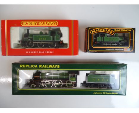 OO SCALE MODEL RAILWAYS: A group of steam locomotives by HORNBY, MAINLINE and REPLICA - all in LNER livery - G/VG in G/VG box