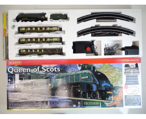 OO SCALE MODEL RAILWAYS: A HORNBY R1024 'Queen of Scots' Train Set - VG in G box - appears complete