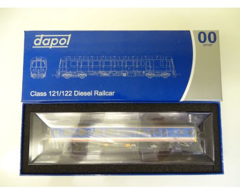 OO SCALE MODEL RAILWAYS: A DAPOL Class 121 Diesel Railcar numbered 55027 in Revised Network SouthEast livery - VG/E in G/VG b