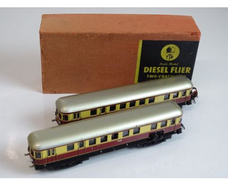 OO SCALE MODEL RAILWAYS: A Pre-War TRIX TWIN 20/58 2 car Diesel Flier railcar in red/cream livery  - G in G box