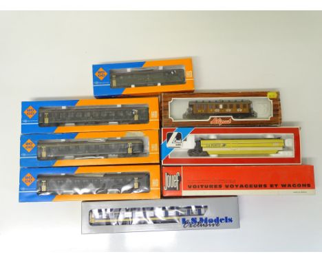 HO SCALE MODEL RAILWAYS: A group of French, Belgian and Swiss Outline passenger coaches by ROCO, LILIPUT, LIMA, JOUEF and LS 