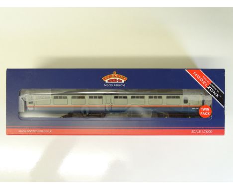 OO SCALE MODEL RAILWAYS: A BACHMANN 39-350Z BR MK2 Coach Pack 'Mobile Track Assessment' in blue/grey red stripe livery - VG/E