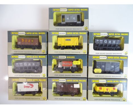 OO SCALE MODEL RAILWAYS: A mixed group of WRENN wagons as lotted - VG in G/VG boxes (10)