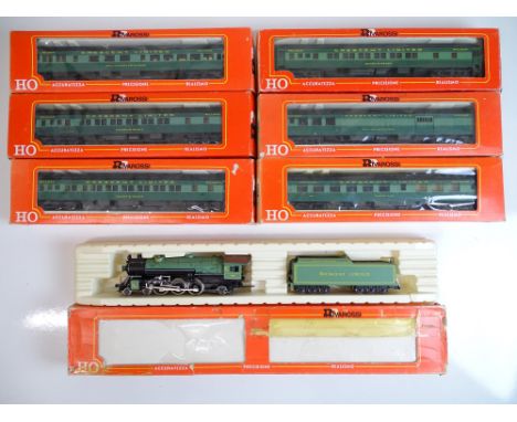 HO SCALE MODEL RAILWAYS: A group of RIVAROSSI American Outline items to include a Heavy Pacific steam loco and six coaches al