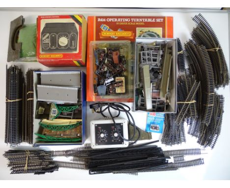 OO SCALE MODEL RAILWAYS: A large quantity of track and accessories as lotted - F/G