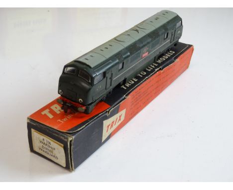 OO SCALE MODEL RAILWAYS: A later release TRIX TWIN Warship Class diesel in BR green livery 'Vanguard' - F/G (some wear to one