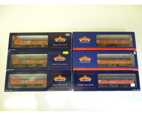 OO SCALE MODEL RAILWAYS: A group of BACHMANN bogie vans in Rail Express Systems livery - VG in G/VG boxes (6)