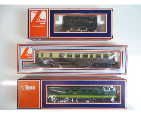 OO SCALE MODEL RAILWAYS: A pair of diesel locos and a diesel railcar by LIMA - G/VG in F/G boxes (3)