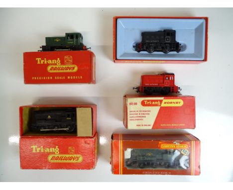 OO SCALE MODEL RAILWAYS: A group of small diesel shunters byTRI-ANG and HORNBY to include Dock Authority examples in both red