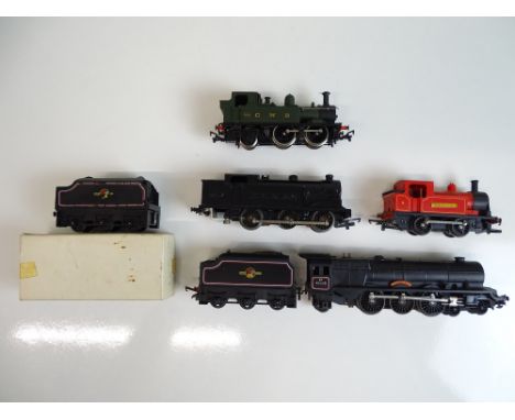 OO SCALE MODEL RAILWAYS: A mixed group of steam locos by TRI-ANG and AIRFIX (all unboxed) together with an additional tender 