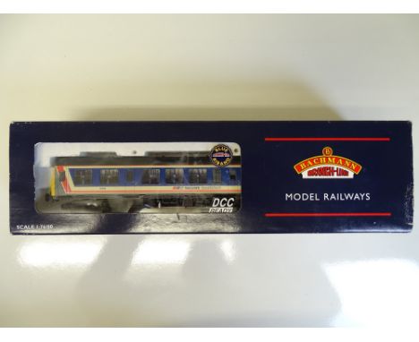 OO SCALE MODEL RAILWAYS: A BACHMANN 32-901 Class 108 2-car DMU in Network SouthEast livery - VG/E in G/VG box