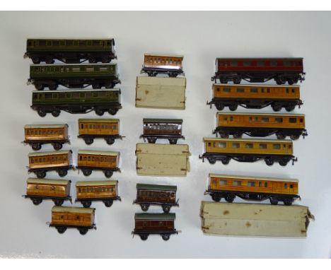 OO SCALE MODEL RAILWAYS: A large quantity of boxed and unboxed TRIX TWIN coaches in LMS, SR and LNER liveries - mostly with p