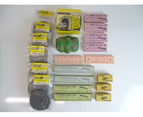 OO SCALE MODEL RAILWAYS: A quantity of WRENN boxed track and accessories: Adaptor ramps, uncouplers and buffer stops etc - to