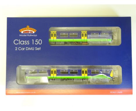 OO SCALE MODEL RAILWAYS: A BACHMANN 32-925K Class 150/2 2-car DMU 'Silverlink' - VG/E in G/VG box