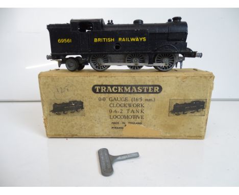 OO SCALE MODEL RAILWAYS: An original TRACKMASTER by PYRAMID TOYS Clockwork N2 steam tank locomotive circa 1949/50 - G/VG in G