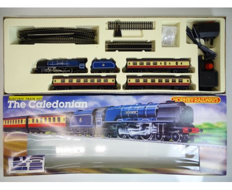 OO SCALE MODEL RAILWAYS: A HORNBY R775 'The Caledonian' Train Set - VG in G box - appears complete