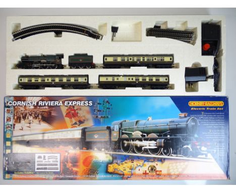 OO SCALE MODEL RAILWAYS: A HORNBY R826 Cornish Riviera Express Train Set - VG in G box (appears complete)