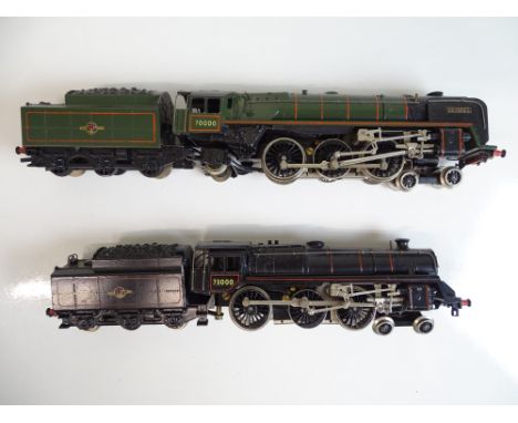 OO SCALE MODEL RAILWAYS: A pair of unboxed steam locomotives by TRIX locos to include a 'Britannia' and a Standard Class 4 - 