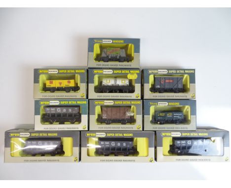 OO SCALE MODEL RAILWAYS: A mixed group of WRENN wagons as lotted - VG in G/VG boxes (10)