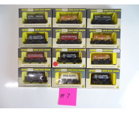 OO SCALE MODEL RAILWAYS: A mixed group of WRENN 4 wheel tank wagons including some rarer examples as lotted - VG in G/VG boxe