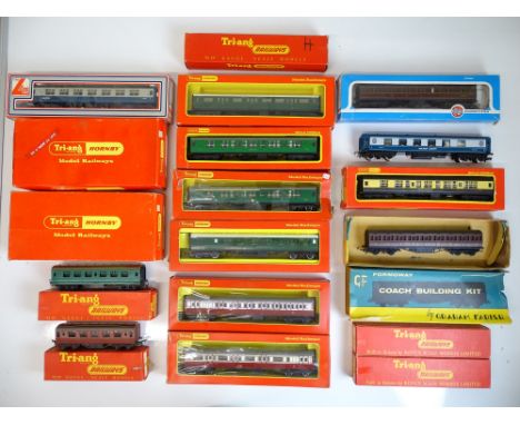 OO SCALE MODEL RAILWAYS: A group of mixed TRI-ANG / HORNBY, AIRFIX, LIMA etc coaches to include some possibly in incorrect bo