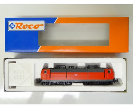 HO SCALE MODEL RAILWAYS: A ROCO 63719 BR181 Class electric loco in DB red/grey livery - VG in G/VG box