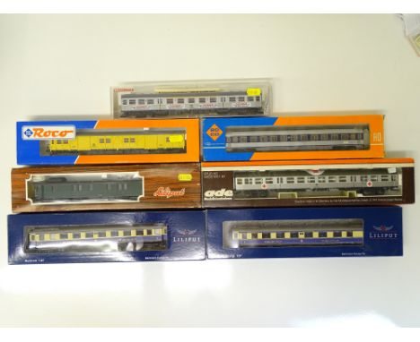 HO SCALE MODEL RAILWAYS: A group of German and Belgian Outline passenger coaches by ROCO, LILIPUT, FLEISCHMANN and ADE - G/VG