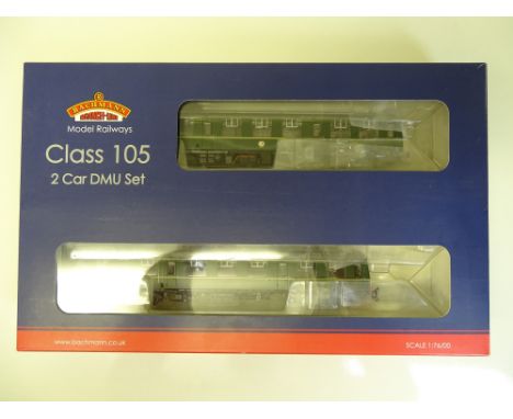 OO SCALE MODEL RAILWAYS: A BACHMANN 31-327 Class 105 2-car DMU in BR green with half yellow ends - VG/E in G/VG box