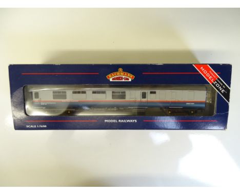 OO SCALE MODEL RAILWAYS: A BACHMANN 39-000S (1 and 2) Set of MK2 Engineers' Support Coaches - DB977337 and DB977338 - VG/E in