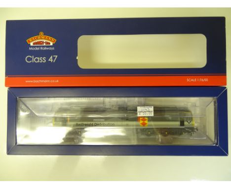 OO SCALE MODEL RAILWAYS: A BACHMANN 32-816 Class 47 diesel loco 'Diamond Jubilee' numbered 47365 in Railfreight Distribution 