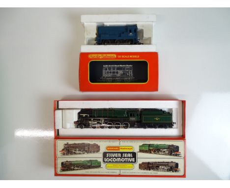 OO SCALE MODEL RAILWAYS: A pair of HORNBY locomotives to include: R152 0-6-0 diesel shunter and an R861 Class 9F 'Evening Sta