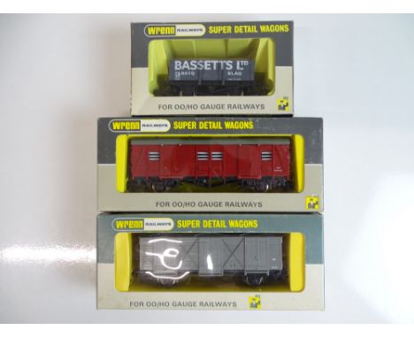 OO SCALE MODEL RAILWAYS: A small group of rarer issue WRENN wagons comprising: W5074, W5085 and W5108 - VG in G/VG boxes (3)