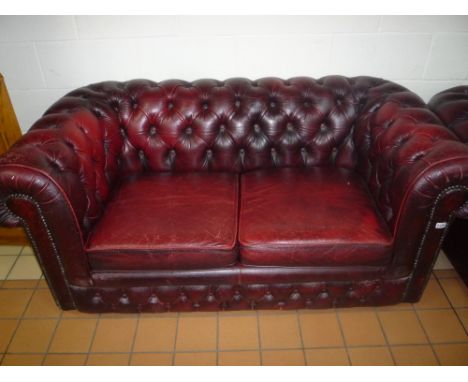 RED LEATHER TWO SEATER CHESTERFIELD SOFA (sd) 