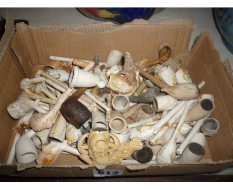 A LARGE QUANTITY OF CLAY PIPES, BOWLS, etc to include figural, harp, foot kicking ball, claw etc designs (quantity) mostly a.
