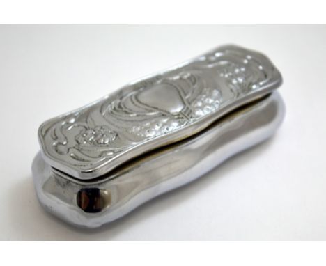 A SILVER ART NOUVEAU STYLE TRINKET BOX, with embossed floral design to hinged lid, Birmingham 1901, M. Matthews ?, approximat