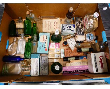 A tray containing numerous vintage chemist items/bottles