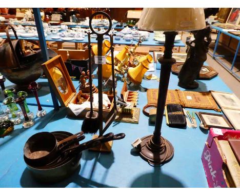 A graduated set of five brass pans, one copper pan, brass companion set and turned wood table lamp