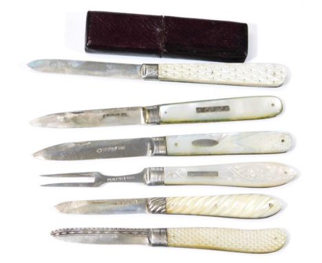 A Victorian silver fruit knife, with fancy dot handle and plain blade, Sheffield 1897, (when open) 14cm wide, in two part cas