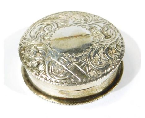 A late Victorian silver patch box, of silver outline, with removable lid, repousse decorated, with plain interior, Birmingham