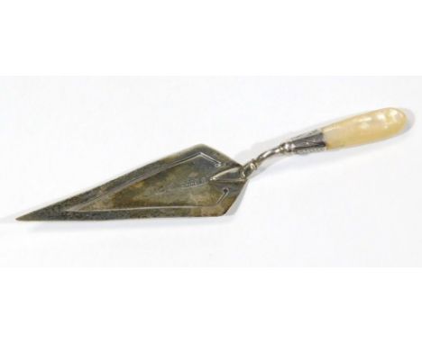 A George V silver trowel shaped bookmark, with mother of pearl handle and shaped end, Birmingham 1812, 9cm wide. (AF)