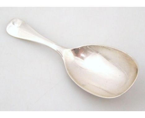 An Edwardian silver caddy spoon, Old English rattail pattern with plain bowl, London 1909, 10cm wide, ½oz.